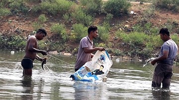unbelievable gill net fishing/village fishing style/fish hunting