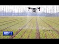 En chine le labour de printemps stimul par des machines agricoles avances