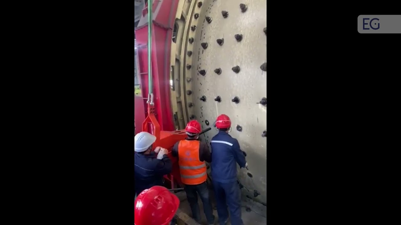 Гидромолот для выбивания футеровочных болтов мельниц ME-150A