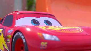 Daredevil Garage: Utmanar lekplatsen | Bilar - Disney Pixar