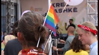 Tv Klan - The Times: Kurti do të lejojë martesën brenda të njëjtit seks, i vendosur ta miratojë