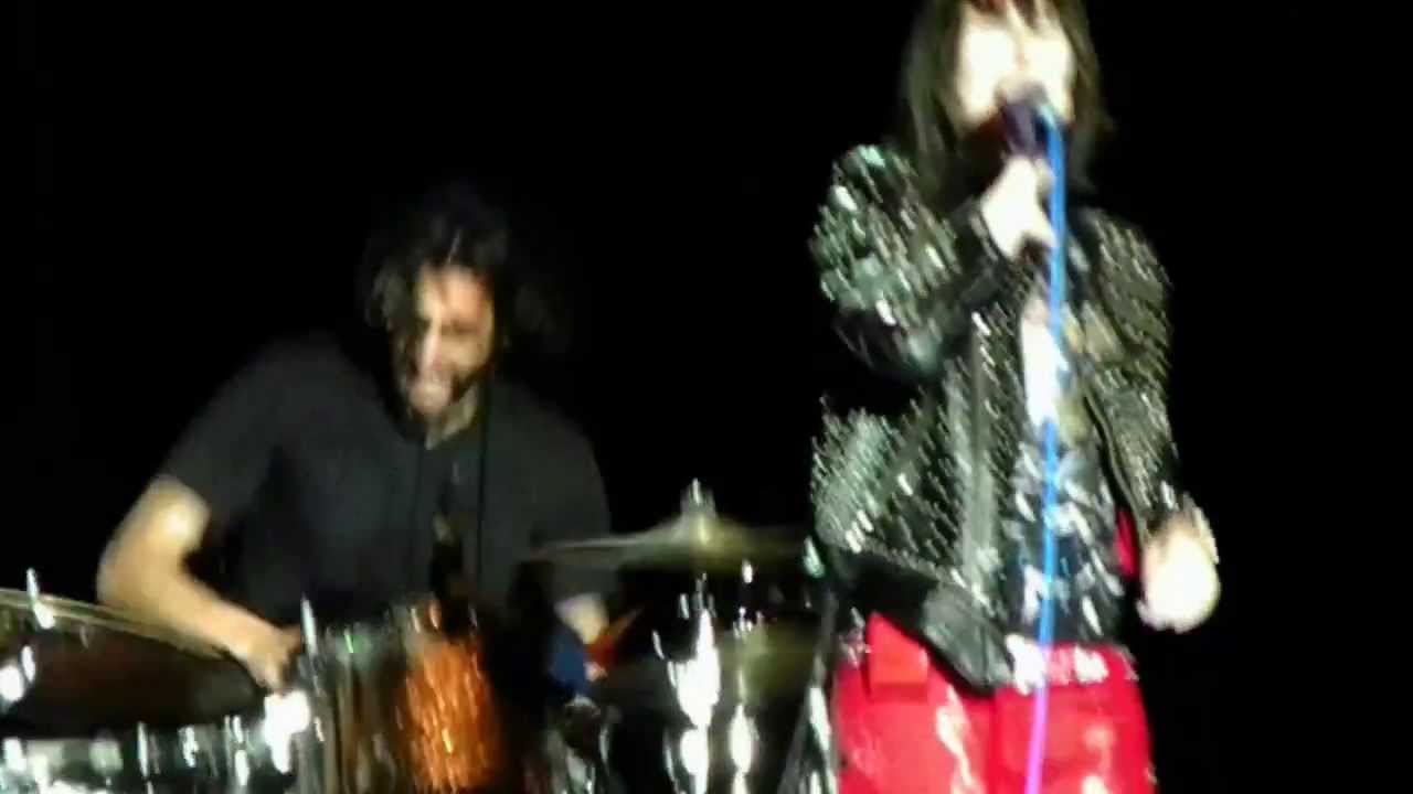 Yeah Yeah Yeahs Heads Will Roll (Live 2013) YouTube
