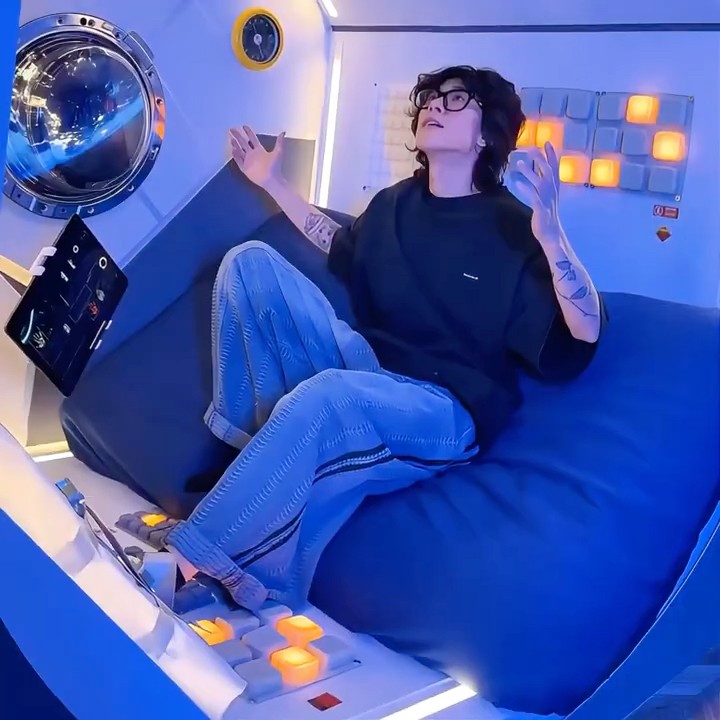 You've seen bedrooms transformed into spaceships#funny #pets #shuorts