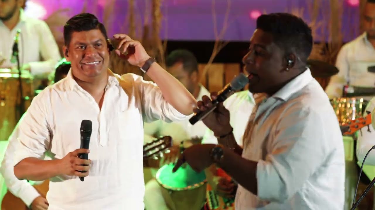 Alex Martínez ft. Alex Manga - Es Mejor Que La Olvides (Live)