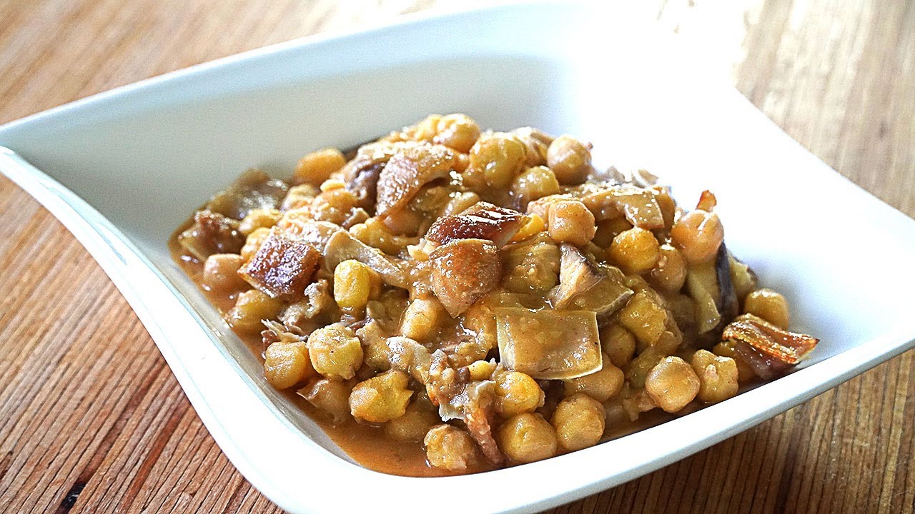 GARBANZOS CON OREJA DE CERDO Y CHAMPIÑONES. RECETA ECONOMICA Y DELICIOSA