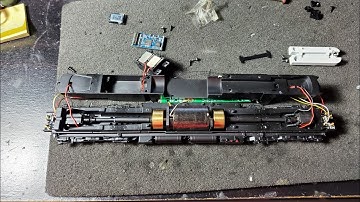 Scaletrains HO Dash 9 teardown