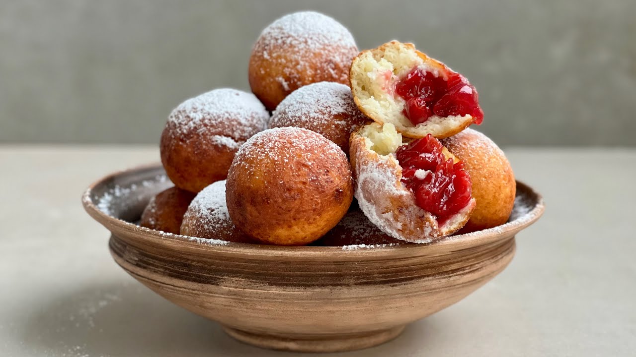 Перлина української кухні - СИРНІ ПАМПУХИ з вишнею.