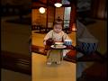 上手に配膳する子供