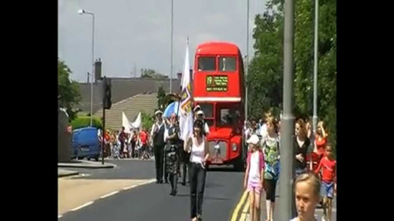 Featherstone Gala Procession.wmv