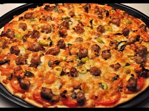صورة  طريقة عمل البيتزا أسهل طريقه لعمل بيتزا السجق -  بيتزا طرية و هشة  - Homemade Pizza Recipe طريقة عمل البيتزا من يوتيوب