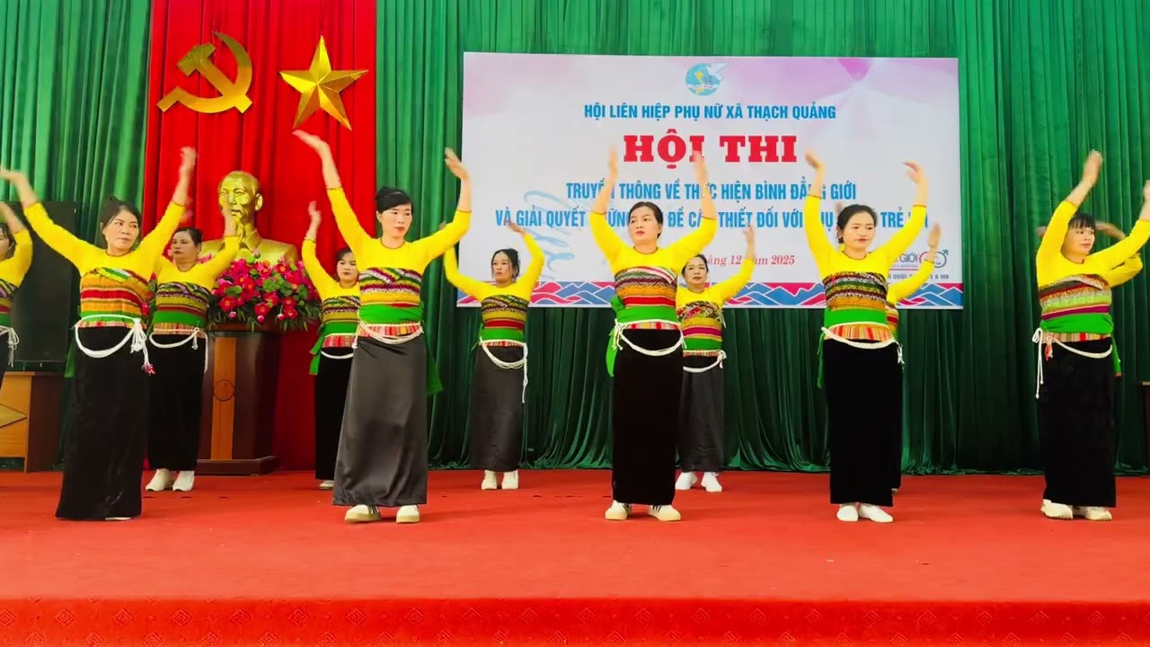 Múa Hoa Núi qua phần thể hiện của đội múa thôn Đồng Thóc, Thạch Quảng, Thanh Hoá