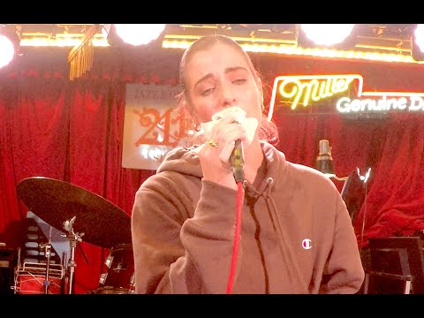 外国の女性がEagles（イーグルス）「Desperade」を生演奏で大熱唱！　@新宿21世紀　Real Karaoke