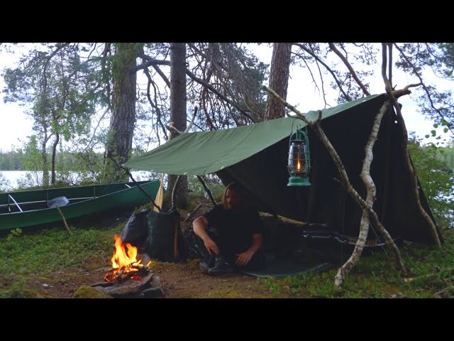 BUSHCRAFT SPINNING REEL AND ROD - SOLO OVERNIGHT - CATCH AND ROAST FISH ON  SPIT 