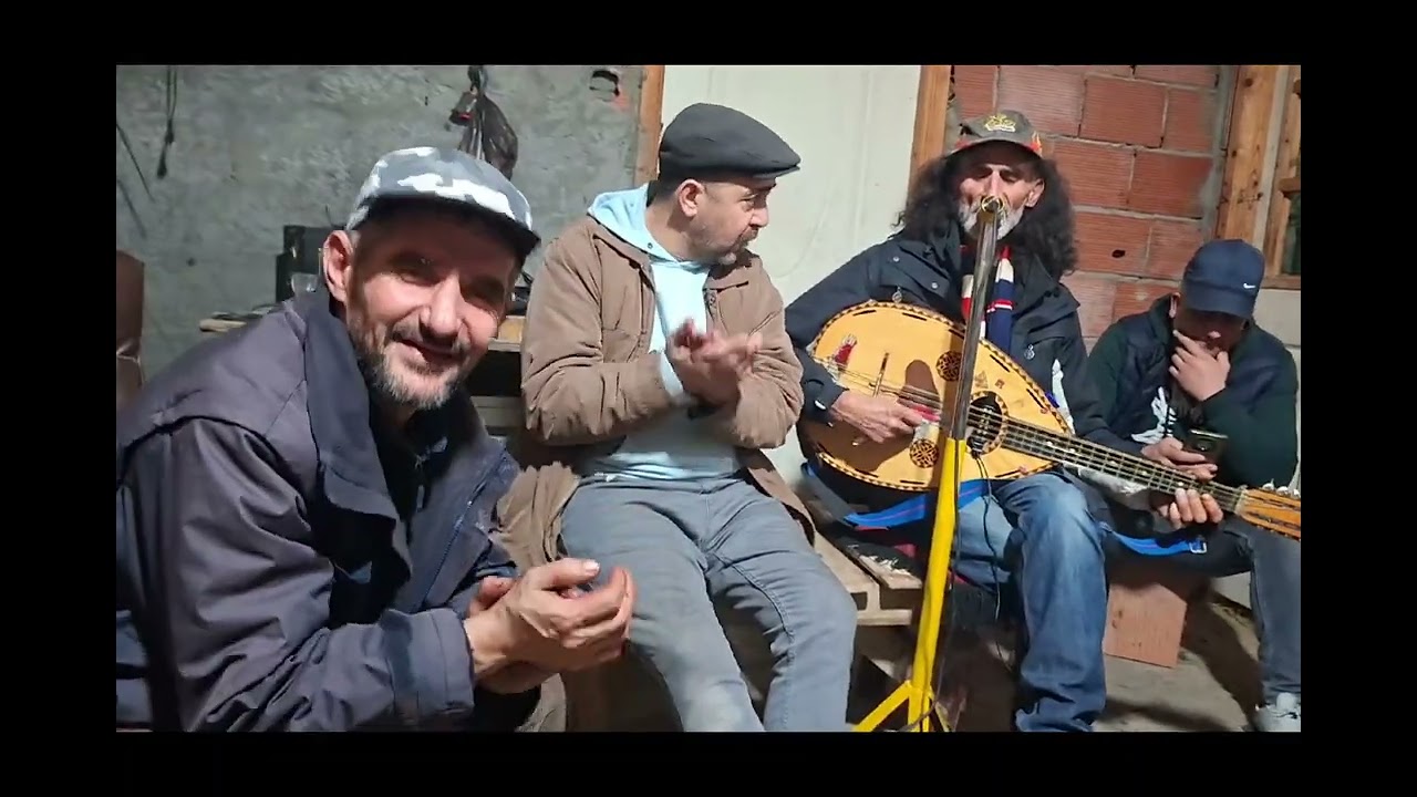 Qaada kabyle. Farid chante CHERIF HAMANI (A THALA). 