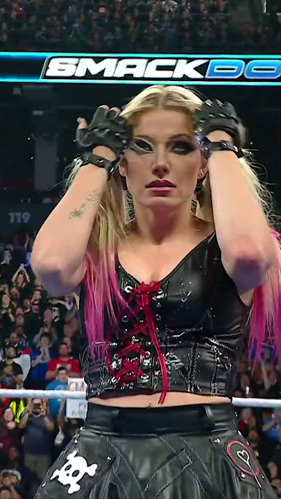 Alexa Bliss lays out Roxanne Perez