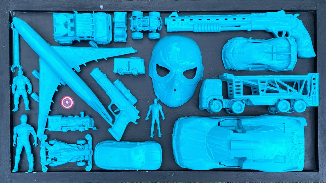 Membersihkan mainan mobil mobilan, topeng, mobil balap, mobil hammer, kerta api uap, avengers