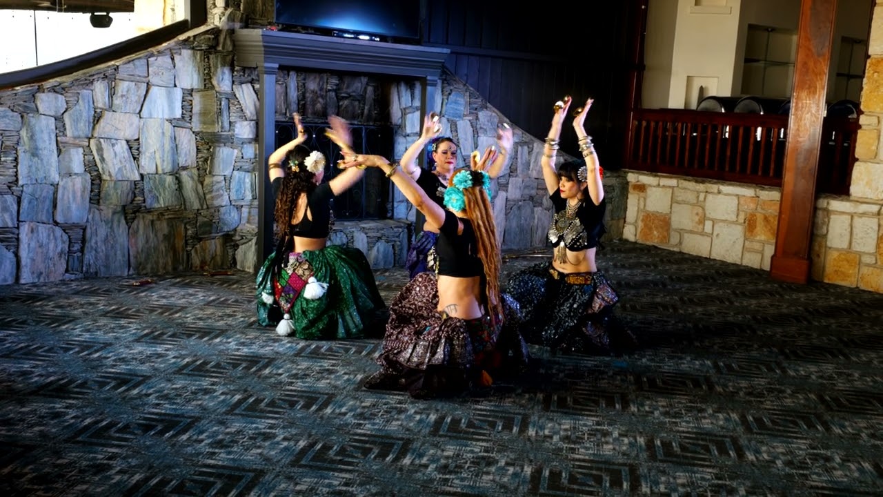 Umayma Tribe: Le Serpent Rouge & Golden Gate Mist