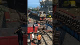 Train Switches to Fast Track, Tracks Hit by Truck #train #automobile #railway #keretaapi #railfan