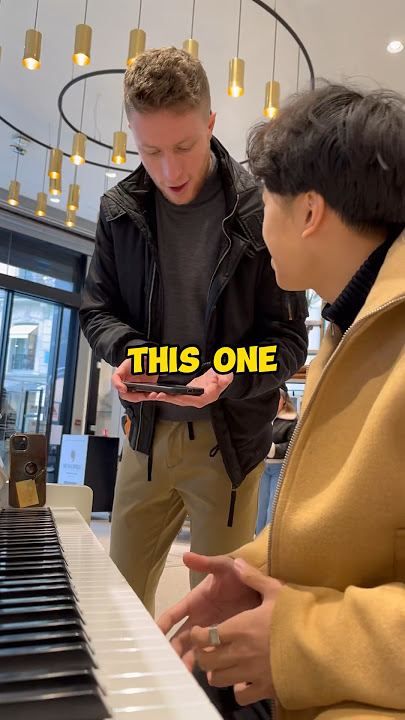 He brings a choir in a supermarket 🤯😍
