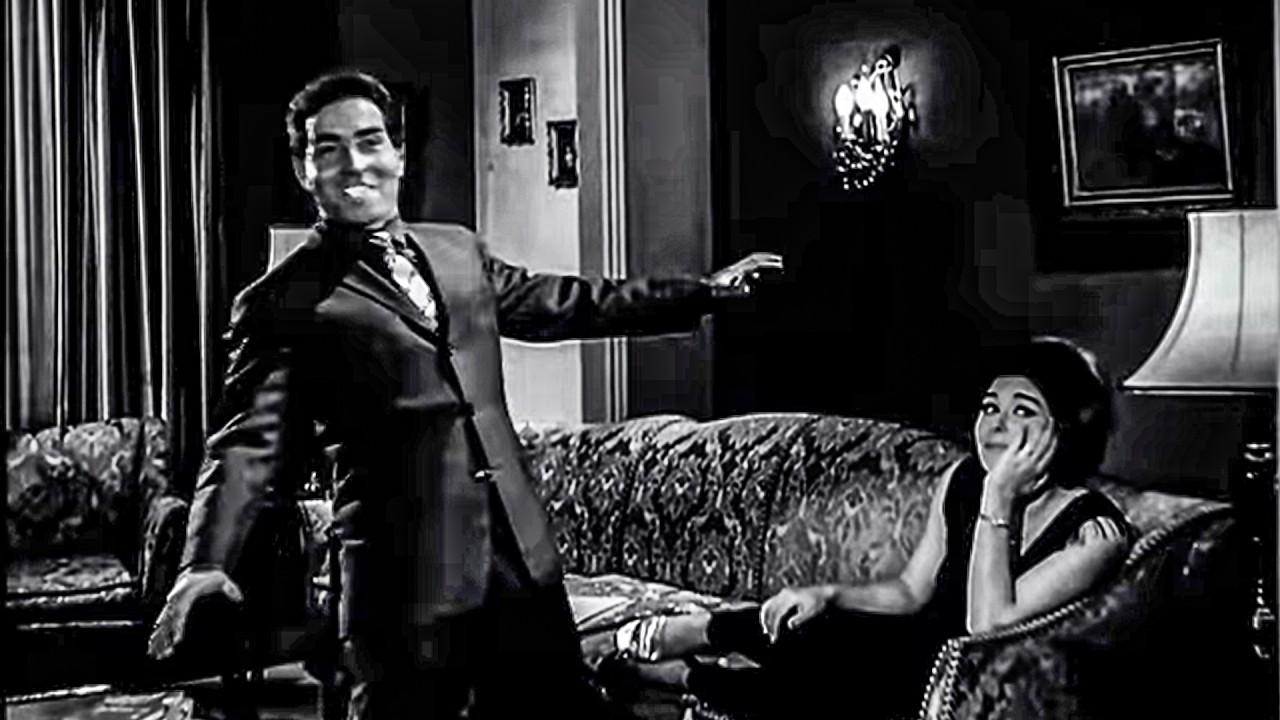 مديرك لما يمسكك سايب الشغل وعمال ترقص مع صاحبتك