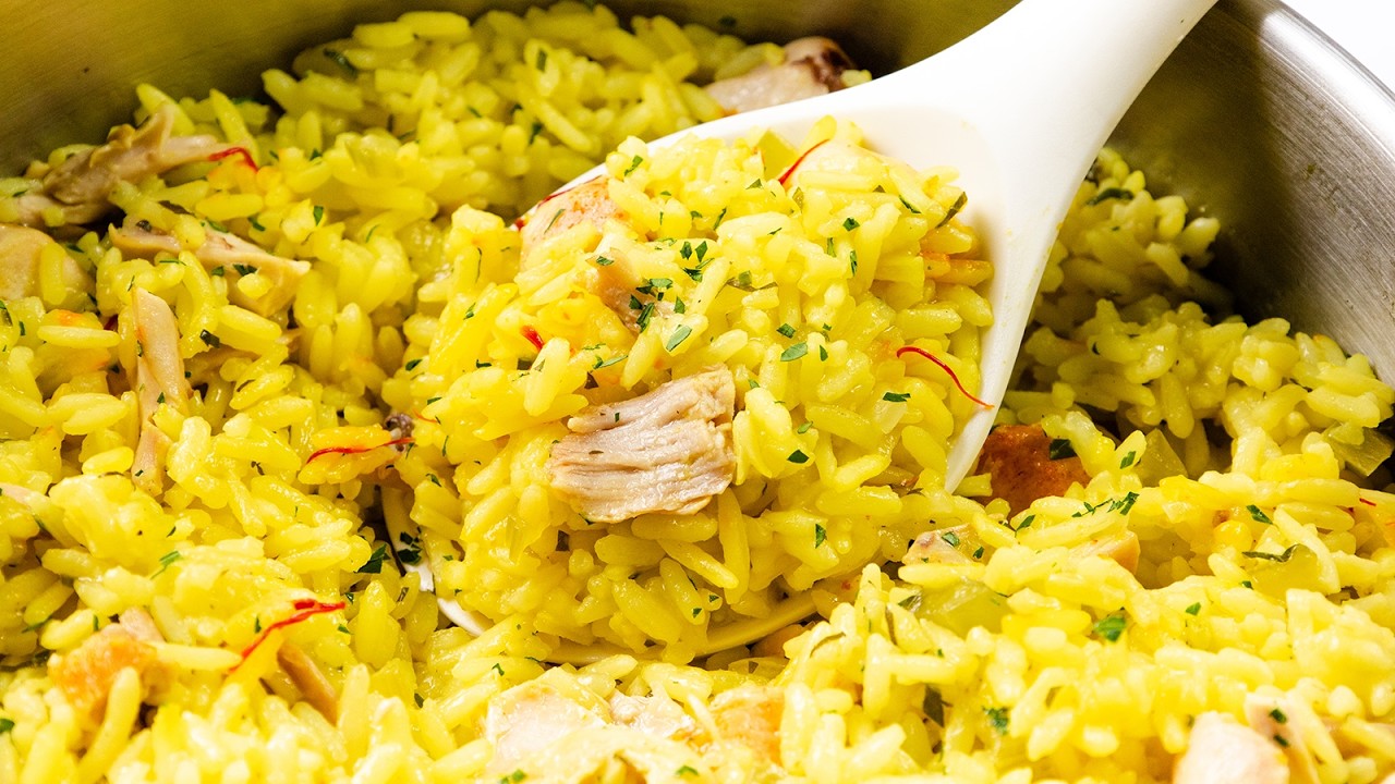 One-pot Chicken and Yellow Rice: fast, cozy, golden ... - YouTube