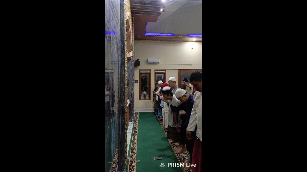 Sholat Tarawih Di Masjid Wahabi