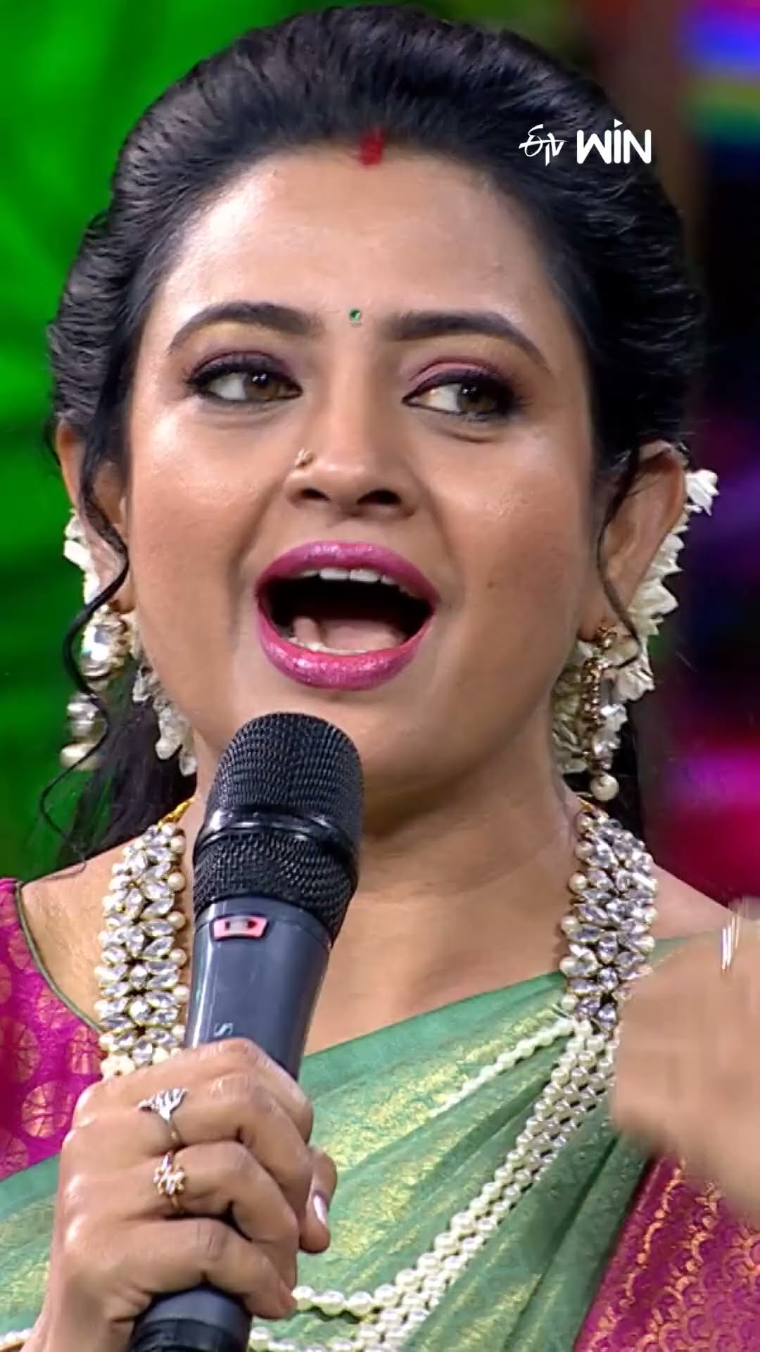 ముత్యాల కోసం అంత దూరం ఎందుకు నవ్వితే చాలు కదా..! #sridevidramacompany #comedy #nookaraju #rashmi