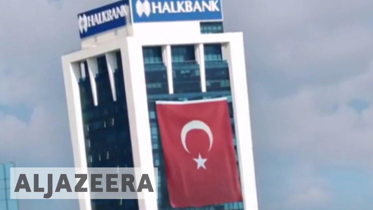 يدلي رضا ضراب بشهادته ضد مسؤول تركي في قضية عقوبات.