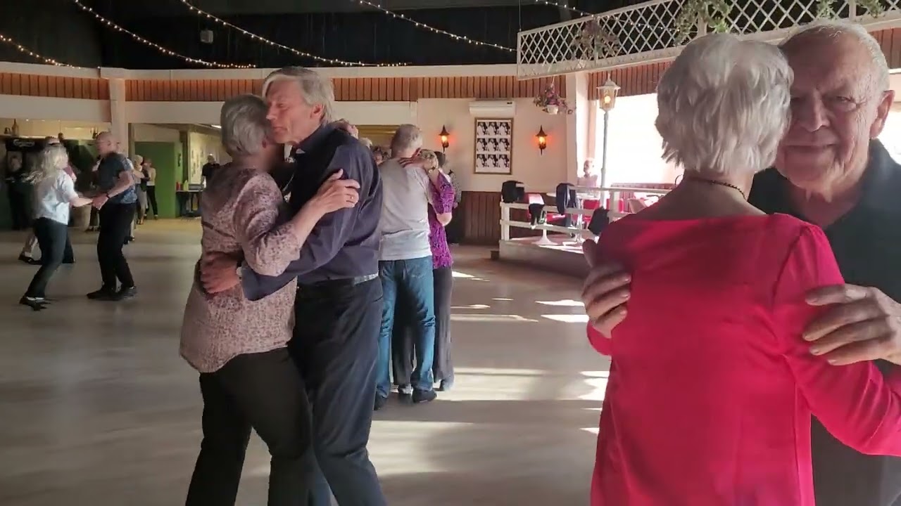25 april 2025 Dansar i Rättvik till Janssons Orkester