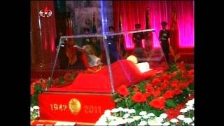 Kim Jong-Il's body on display in North Korea