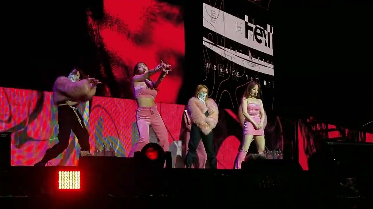 TWICE (트와이스) - HELLO (NAYEON, MOMO, CHAEYOUNG) - Twice III Tour New York Day 2 | 220227 [FANCAM]