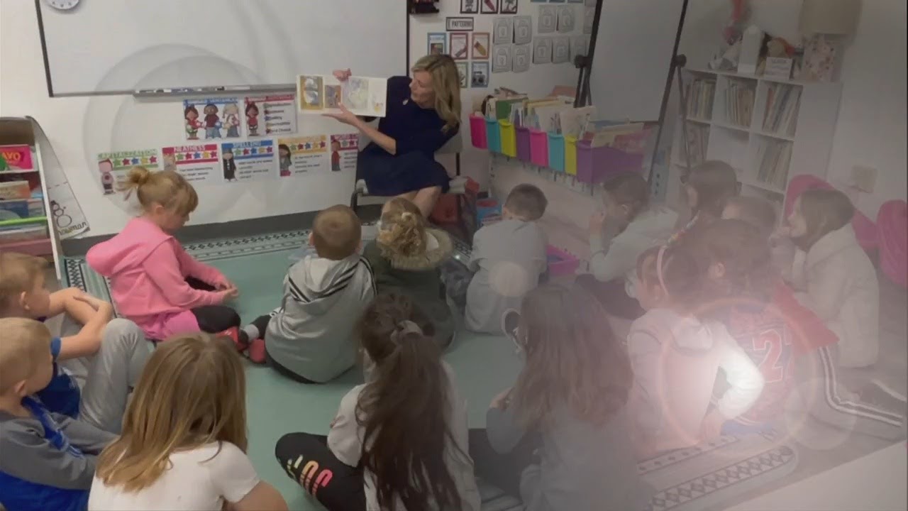 News 3's Rachel Gartner reads to Thompsonville grade schoolers on