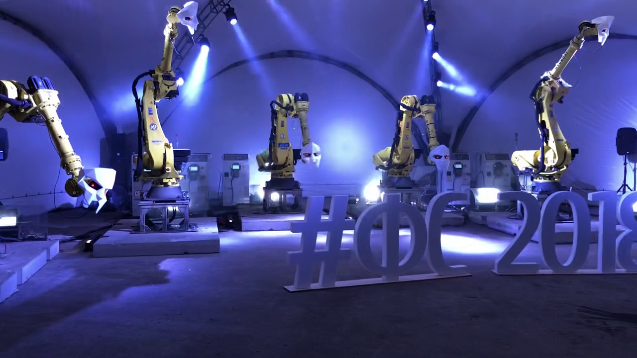 Танец роботов на играх будущего. Шоу Танцующие роботы. Танец робота. Шоу танцы роботов. Роботы танцуют космос.