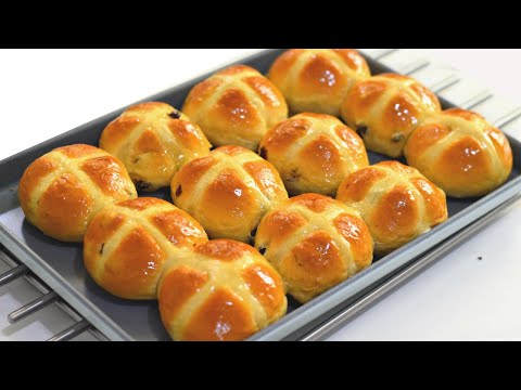 soft-hot-cross-buns-recipe/how-to-make-soft-hot-cross-buns/easter-recipe:hot-cross-buns