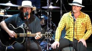Miniatura del video "Pearl Jam - Just Breathe w/Lukas Nelson - Bridge School (October 26, 2014)"