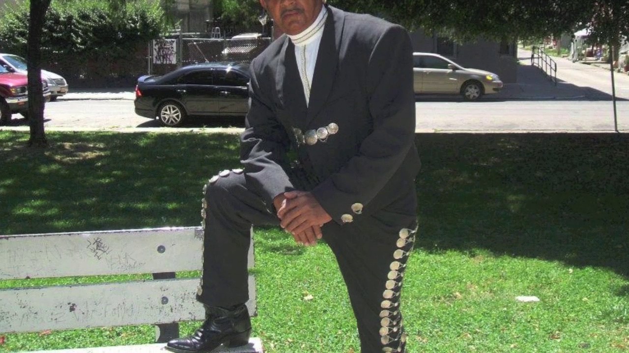 Luis Gonzalez "A La Barra Yo Volvi"