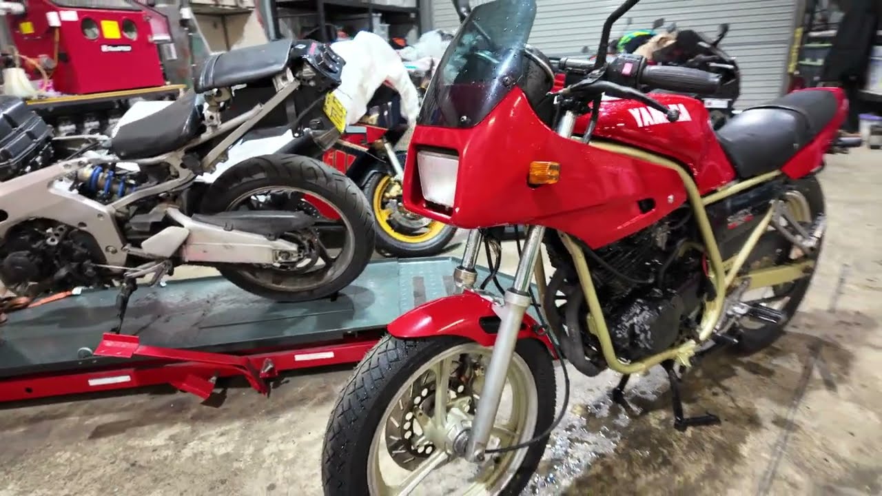 Мотоцикл Yamaha SRX250 1984 года выпуска, завершена сборка и проведен тест-драйв.