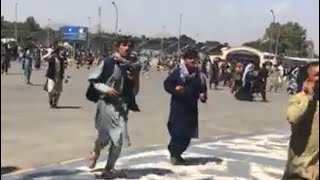 فرار مردم از کابل میدان هوایی کابل بطور زنده people escaping from kabul airport