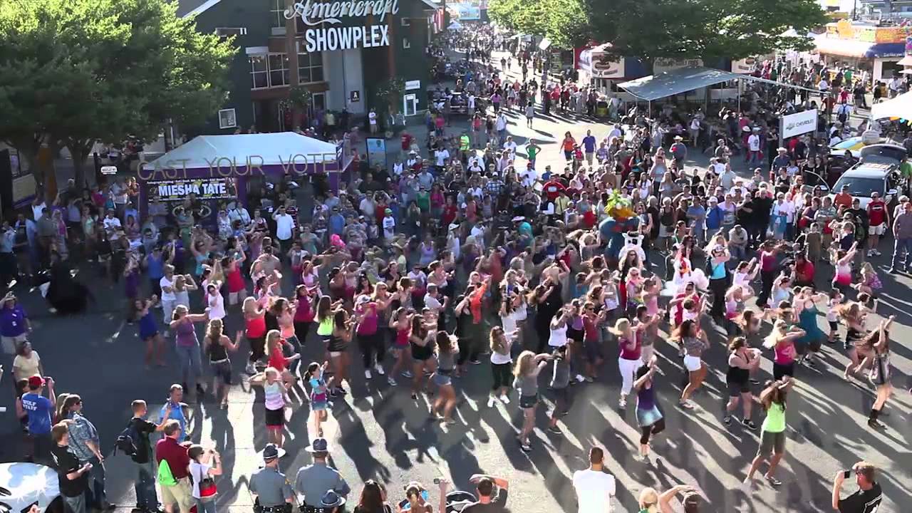 Flash Mob at the Puyallup Fair - YouTube