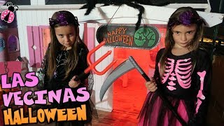 Las vecinas decoran sus casitas de HALLOWEEN 🎃 Los juguetes de Arantxa