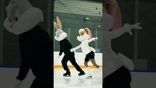 yeah, that’s a power couple right there 😮‍💨 #LooneyCrashes #TeamLooneyTunes #MilanoCortina2026