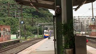 2021.10.30 2120次EMU700區間車抵達七堵車站
