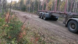 Разворот в лесу на полуприцепе