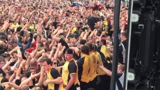 Papa Roach Crowd Surfers During Broken Home Rock On The Ran