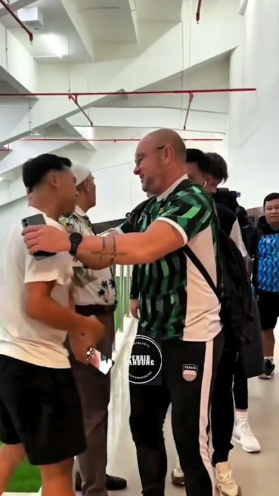 ABDUL AZIZ BERTEMU DENGAN PEMAIN PERSIB SEBELUM BESOK MELAWAN PERSIS SOLO TETAPI ABDUL AZIZ TAK MAIN