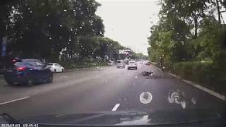 malaysian rider blackout & crash onto the road barrier.