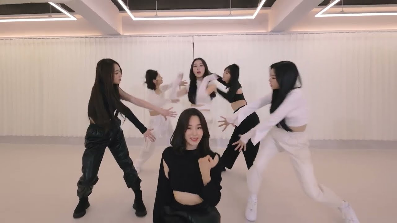 Obejrzyj 퀸즈아이 "비포앤애프터" 안무연습 거울모드 Queenz Eye "Before&After" Dance Practice Mirrored w YouTube Obejrzyj 퀸즈아이 "비포앤애프터" 안무연습 거울모드 Queenz Eye "Before&After" Dance Practice Mirrored w YouTube