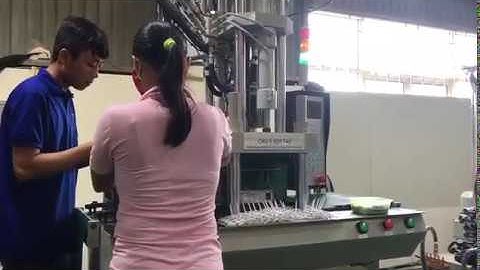 Double sliding injection molding machine