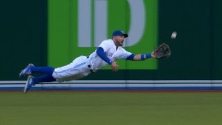 Pillar sprints for spectacular diving catch