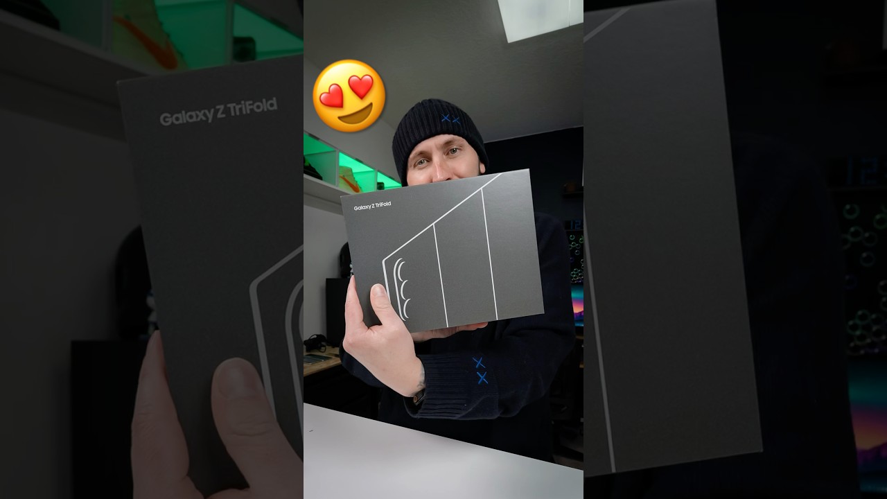 Samsung Galaxy Trifold Unboxing!